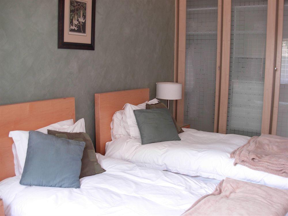 Liongate Bed And Breakfast Идънвейл Екстериор снимка